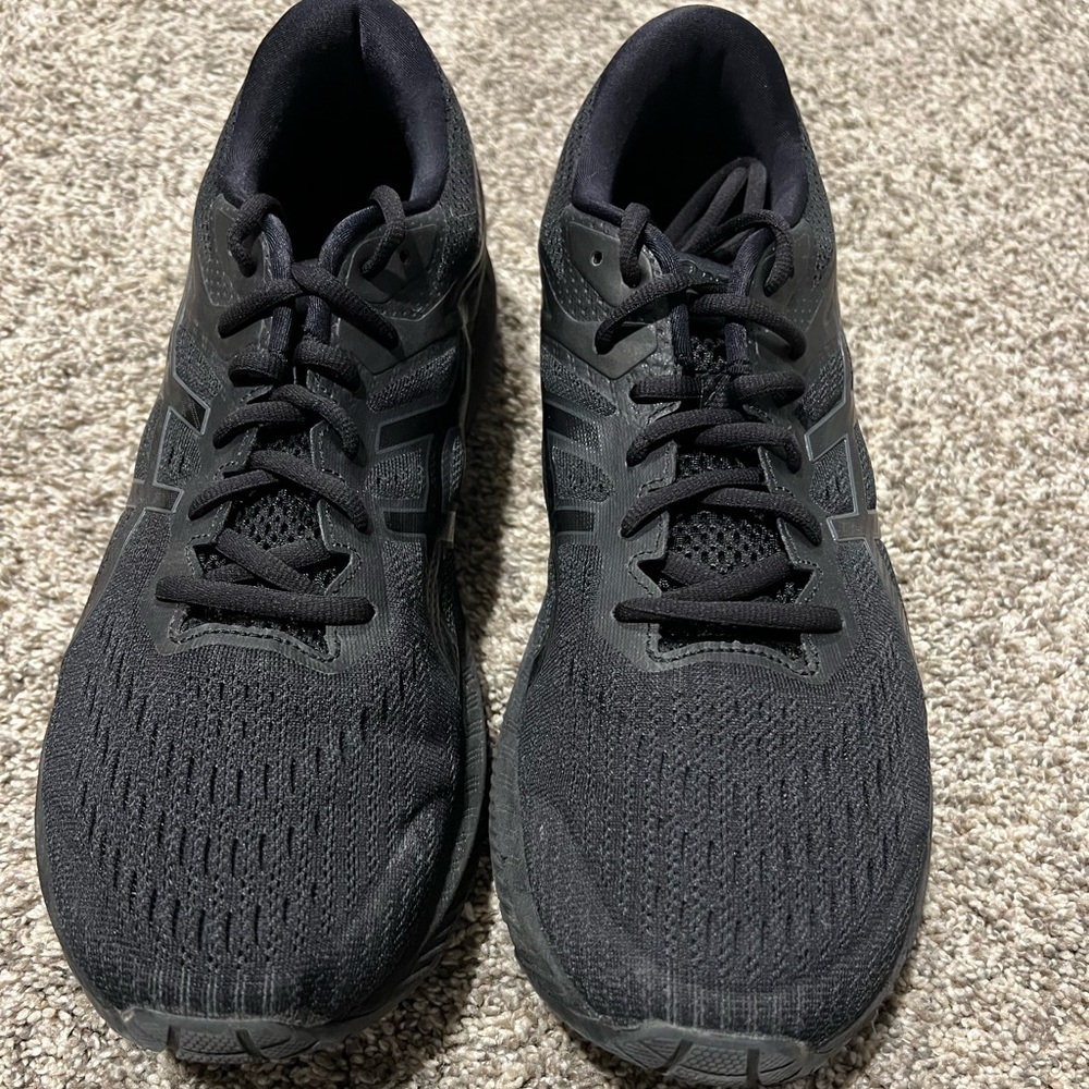 Men’s 12.5 ASICS GT 1000 running shoe, black.